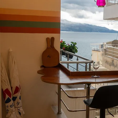 Flip Side - Retro Seaside Aparthotel *